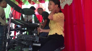 Drum Ni Ni Đánh Mệt Quá Nhờ Anh Organ Mở Điệu Lên Chứ Đánh Không Nổi !