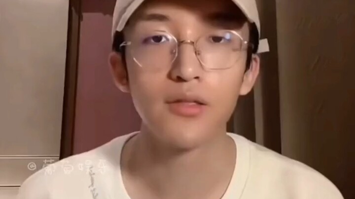 The Reason Why Huang Zihongfan Doesn’t Want to Have Myopia Surgery