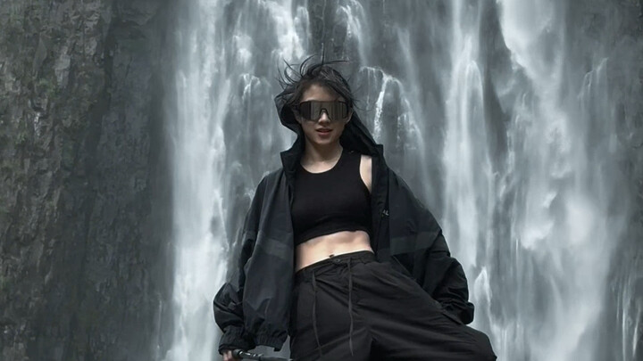 أنتم تتحدثون عن الحب، أما أنا فدخلت الجبل.