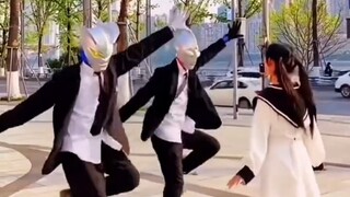 The fish-headed monster actually wants to bully Zero