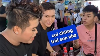 Vũ Thu Phương dẫn TRAI ĐẸP ghé tiệm Bánh tráng trộn DIVA Cát Thy mua cá viên chiên Bé Khoa