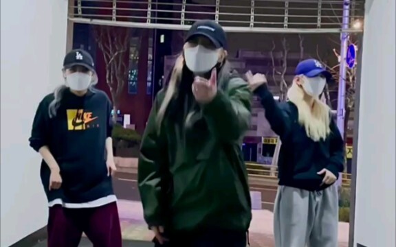 一如既往弯成蚊香！！！女神Bada Lee小秀NCT  WayV 新舞Kick Back! 太太太帅了～