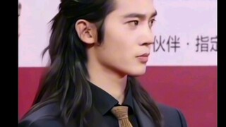 他是我见过最适合长发的男明星，于适长发太帅了！