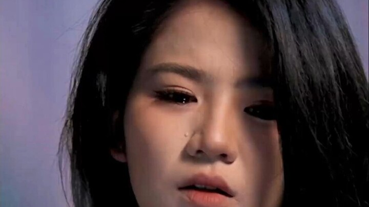 เขาเชื่อมั่นว่าคนที่เปลี่ยนหลอดไฟจะเห็นคุณค่าของเธอ แต่เมื่อพบโน้ตฉบับนั้น จึงได้เข้าใจ