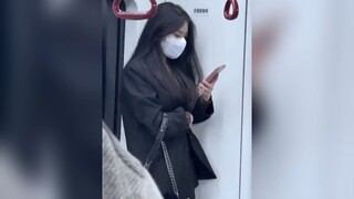 لقاء رائع في مترو الأنفاق