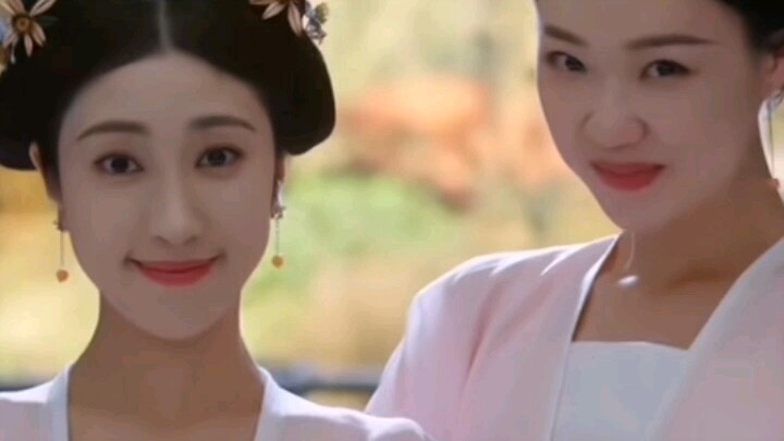 โอ้โห ตอนอยู่ในสกีตดูทั้งคู่ผอมมาก พอมาอยู่กองถ่ายเทียบกับอู๋จิ่นเหยียนแล้ว