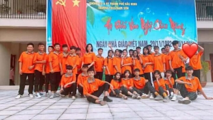 THHCS Nam Sơn trình diễn táo quân năm ấy