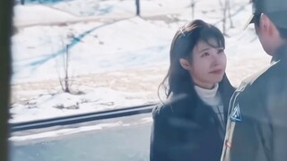 ไอยูดูไม่เป็นผู้ใหญ่เอาซะเลยในซีรี่ย์เรื่องนี้