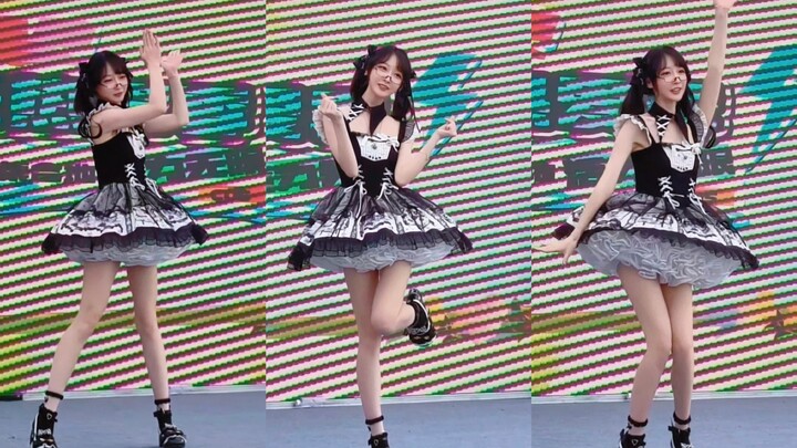 What a blast from the past—here’s a straight-shot video of “Love Loop” at the cosplay convention!