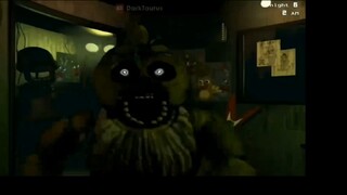 Saat kamu bermain Five Nights at Freddy's dan kamu tersambung ke headset Bluetooth ayahmu