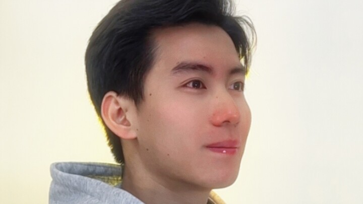 เขานำตัวเองในวัยเด็กหลบกระสุนนัดนั้นไปได้