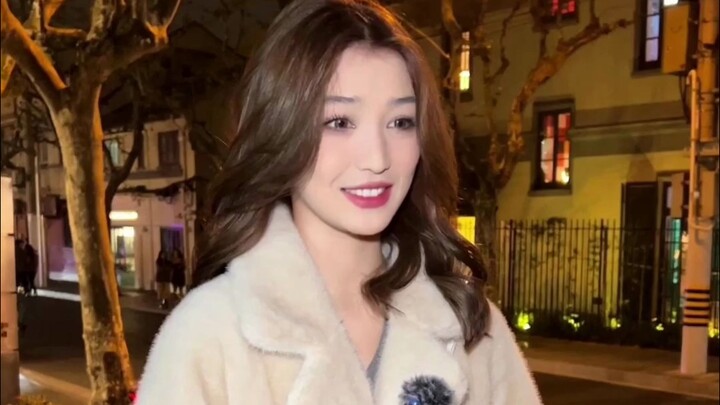 172’s cute goddess: Her only worry is that no one’s chasing her.