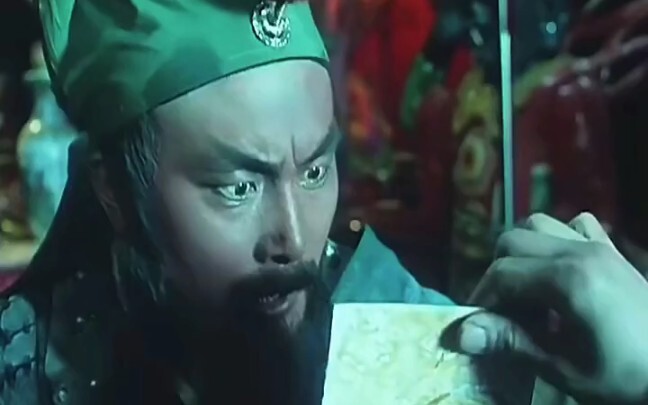 "Keparat tikus, berani-beraninya mencari wanita biasa seperti ini untuk menyamar sebagai Diaochan!"