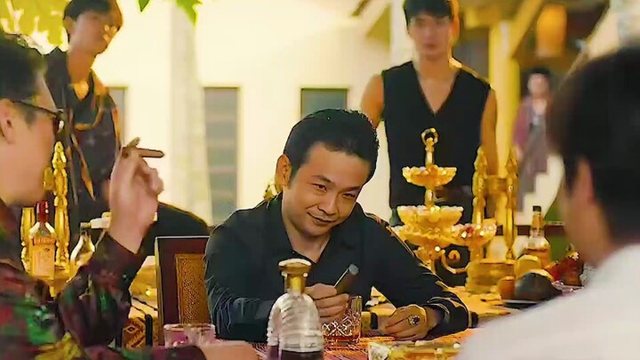แก๊งค้ายาหักหลังกันเอง แต่สุดท้ายกลับถูกครูเคมีระเบิดจนลอยขึ้นฟ้า