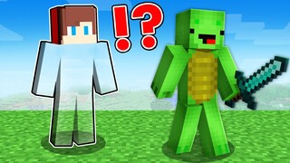 JJ Pranks Mikey in invisibility Challenge in Minecraft - Maizen