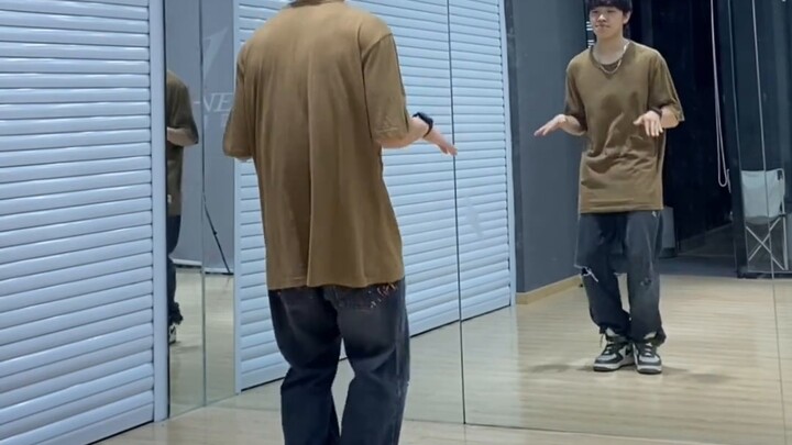 Suitable for beginners to learn the common steps of hip-hop dance Drop mirror decomposition teaching