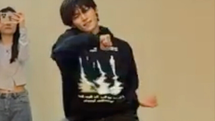 ซื่อยวี่ โกบิ๊กหรือโกโฮม มุมมองด้านหน้า