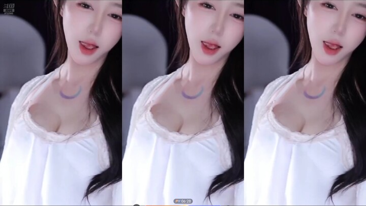 Douyu’s Flirtatious Girl