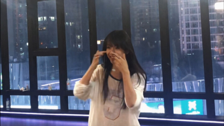ฉันชอบเธอ ฉันเลยร้องเพลง "Too Smart" ให้เธอ #小桔裁舞#
