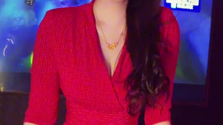 【Yu Man】: Saat Sahabat Dekatmu Dorong Kamu Naik untuk Menari Lagu Hot