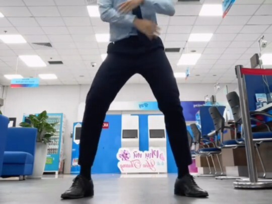 银行小帅西装皮鞋大跳APT