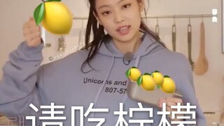 韩网热帖Jennie偷偷收下中粉礼物还“嘘”了一下推上万转宠粉小可爱！我好酸！ BLACKPINK香港演唱会