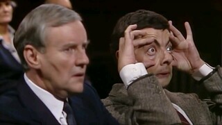 Catching a Thief in the Park | Mr Bean Funny Clips | Classic Mr Bean