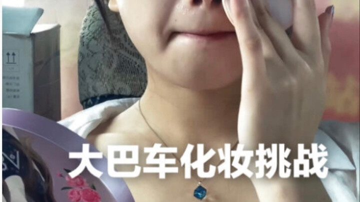 Người ngồi cạnh tôi bảo tôi bỗng dưng đổi đầu...