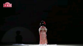 Tarian Han Tang "Cahaya Mengambang"