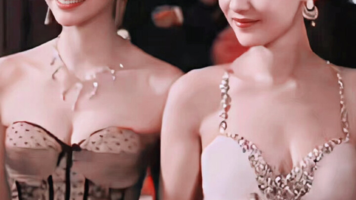 Hilarious! Turns out when beautiful women are in the same frame, you really don't know who to look a