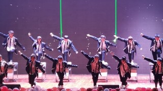 การแสดงคัฟเวอร์ของ EXO ในงานปาร์ตี้ชมเชยของโรงเรียน Roar เวอร์ชั่น MAMA ปี 2013 คลาสสิกจะเป็นคลาสสิก
