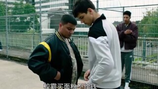 校霸欺负新来的同学，不料对方直接反击！