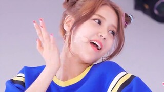[จอแนวตั้ง] แฟนๆ AOA ถ่ายรูปขนมปังน่ารักๆ ใกล้จนเห็นเสื้อชั้นในได้