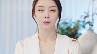 女人整容100多次，导致肌肉僵硬无法做出表情，不料走上人生巅峰