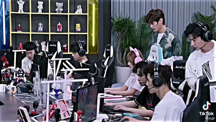 Missing this Cdrama so much(my fav)#FallingIntoYourSmileHoping there will be a Season 2