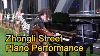 ZhongliStreetPianoPerformance