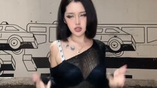 LA la