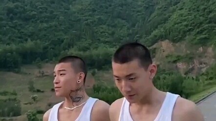 Dù vẫn chưa đến sinh nhật Âm Hồi, nhưng trứng non dầu hỏa vẫn hút phê.