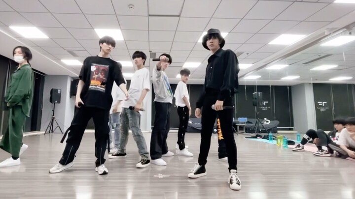 [Song Yaxuan][Liu Yaowen][Yan Haoxiang][He Junlin] Xuanxuan is really manly at the beginning! He is 