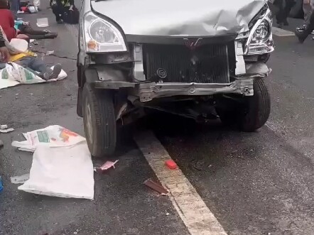 June 5: Real-footage footage of a multi-vehicle pileup on the highway in Liupanshui, Guizhou