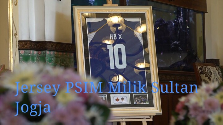 Raja Keraton Yogyakarta Sri Sultan HB X Terima Jersey Dari PSIM Yogyakarta