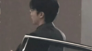 The pressure from Shi Yan, I called out to Mr. Shi first.
