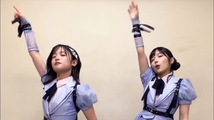 Liella! Kedua penari membawakan "Tracing Defender" bersama-sama