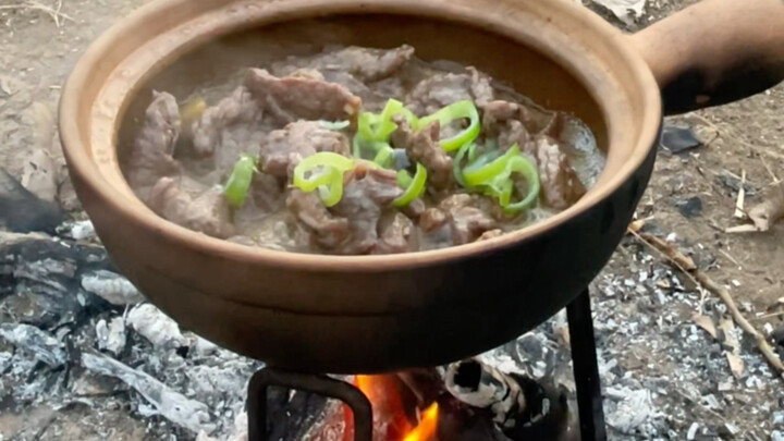 Pepper beef stew—perfect for warming you up on a cold day.