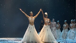 Yang Liping's dance drama "Peacock" - Male Peacock's curtain call