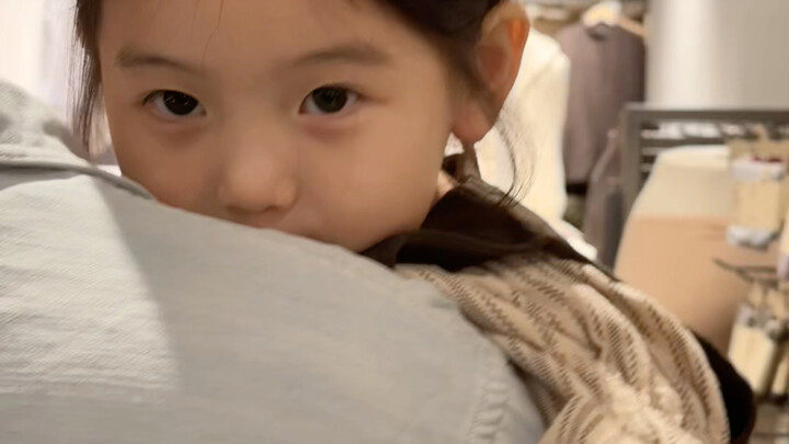 On the very first day Dad arrived, she couldn’t stand me even as small as a grain of sand anymore.