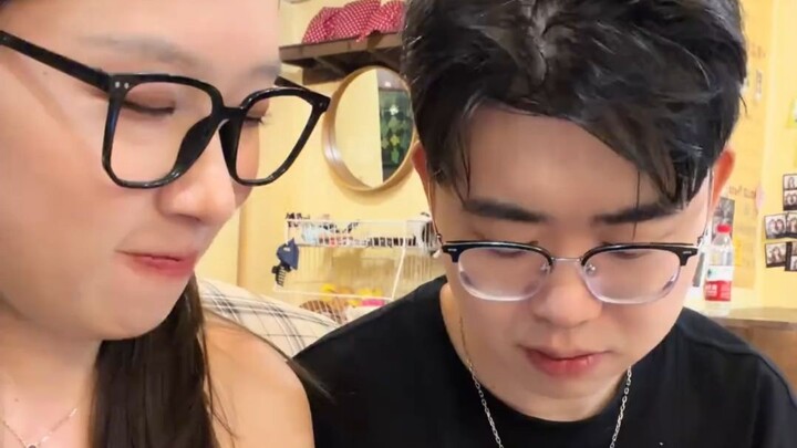 Giả heo ăn cơm heo…