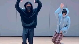 [WayV_WayV Bar] 20/03/27 Tiểu Quân cập nhật màn vũ đạo của mình trên Weibo/Instagram