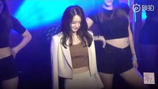 [Fancam] 190526 YoonA dance to 10 song medley at birthday party (SNSD solo, Chungha, Red Velvet...)