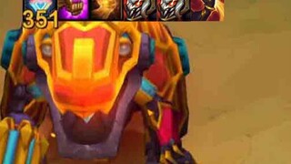 Mặc năm món đồ cùng một lúc, T-Rex!